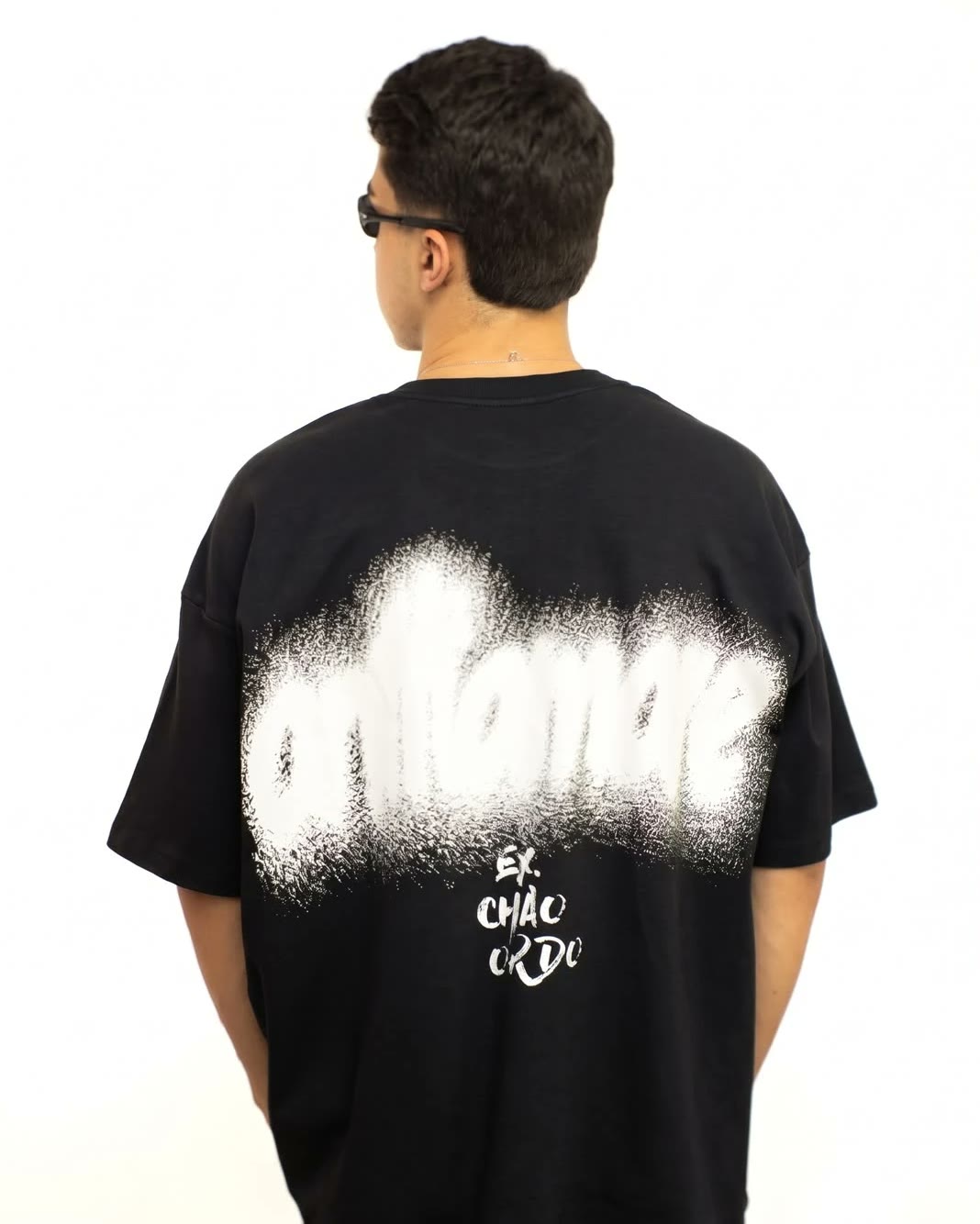 Camiseta Poeira Black vista de costas